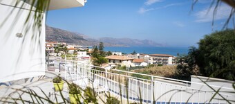 APARTMENT IN VILLA CORALLO 5 BEACH VIEW