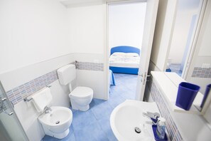 Dusche, Haartrockner, Bidet, Seife