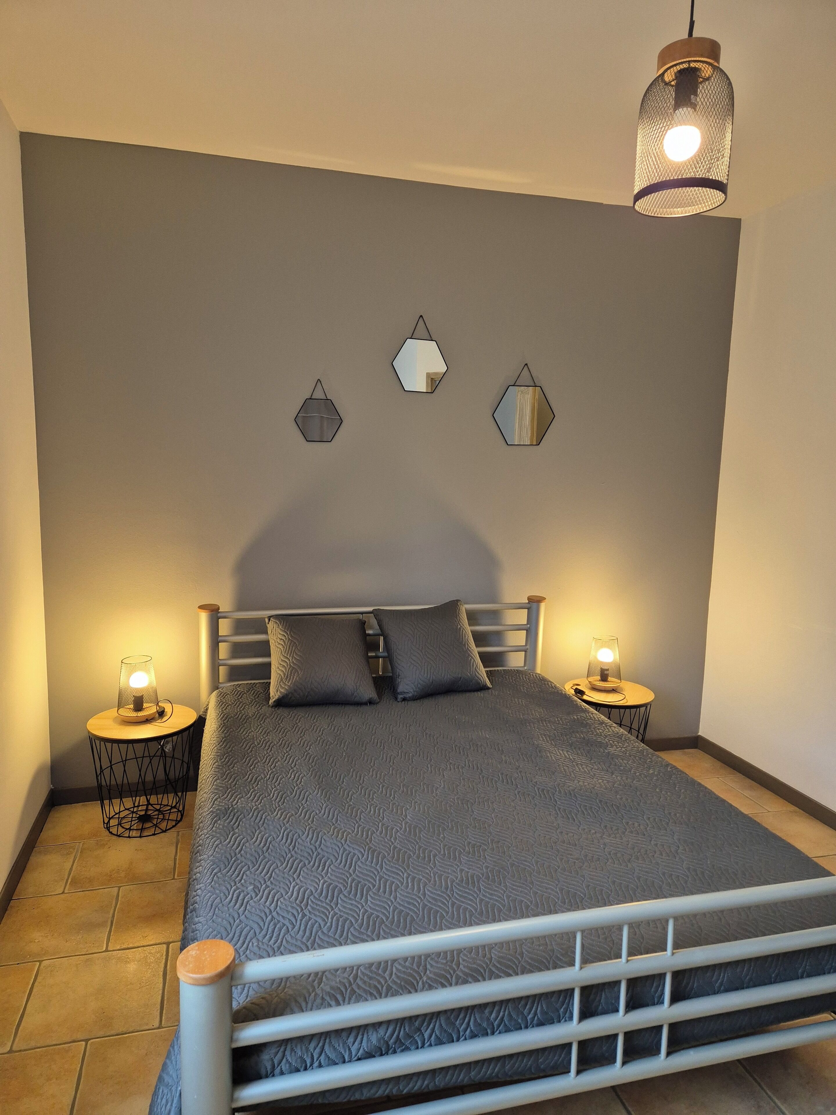 3 chambres, fer et planche à repasser, Wi-Fi gratuit, draps fournis