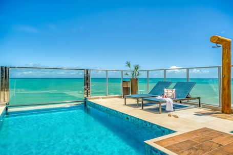 Outdoor pool, open 9:00 AM to 9:00 PM, sun loungers