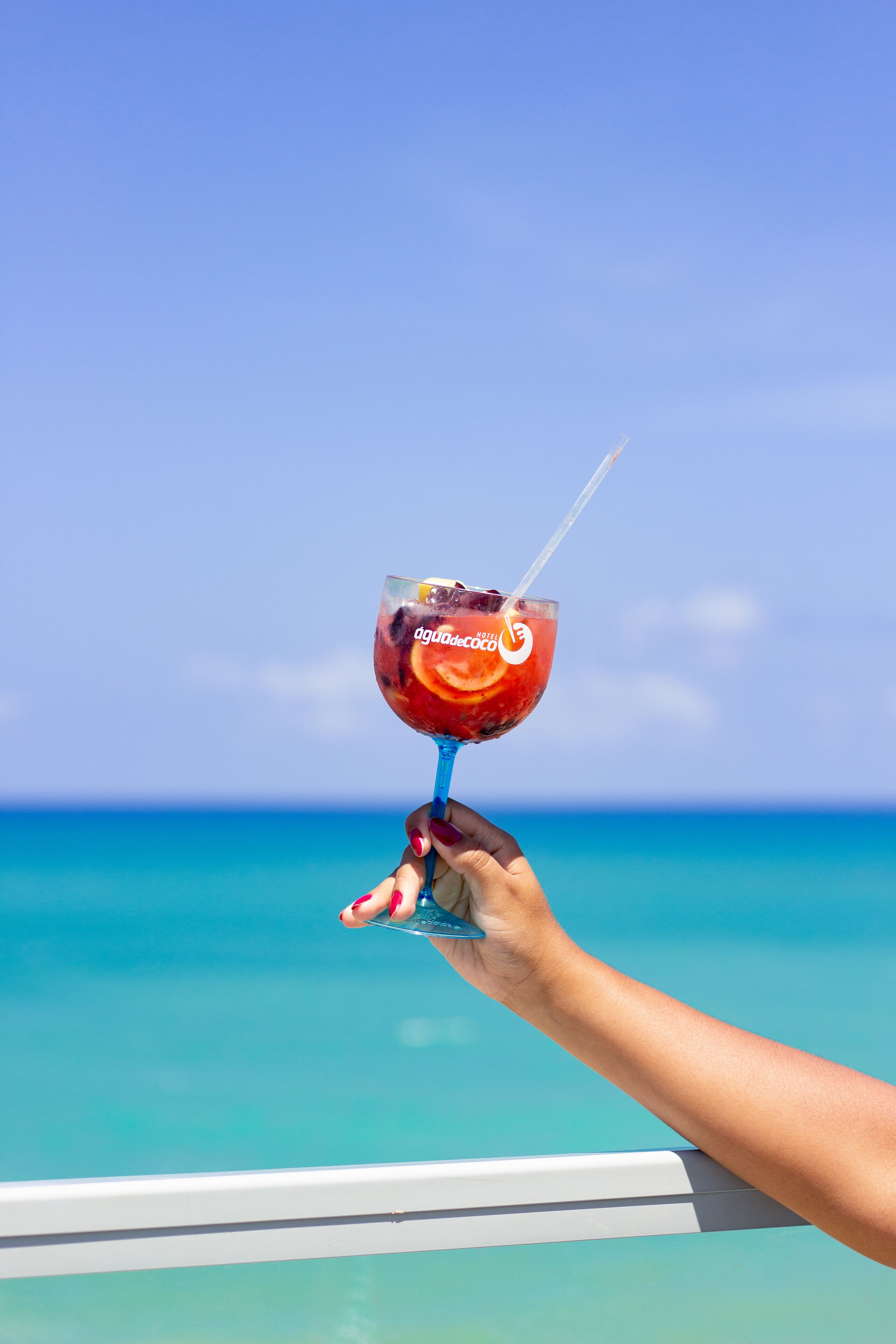 outdoor pool, open 9:00 am to 9:00 pm, pool loungers