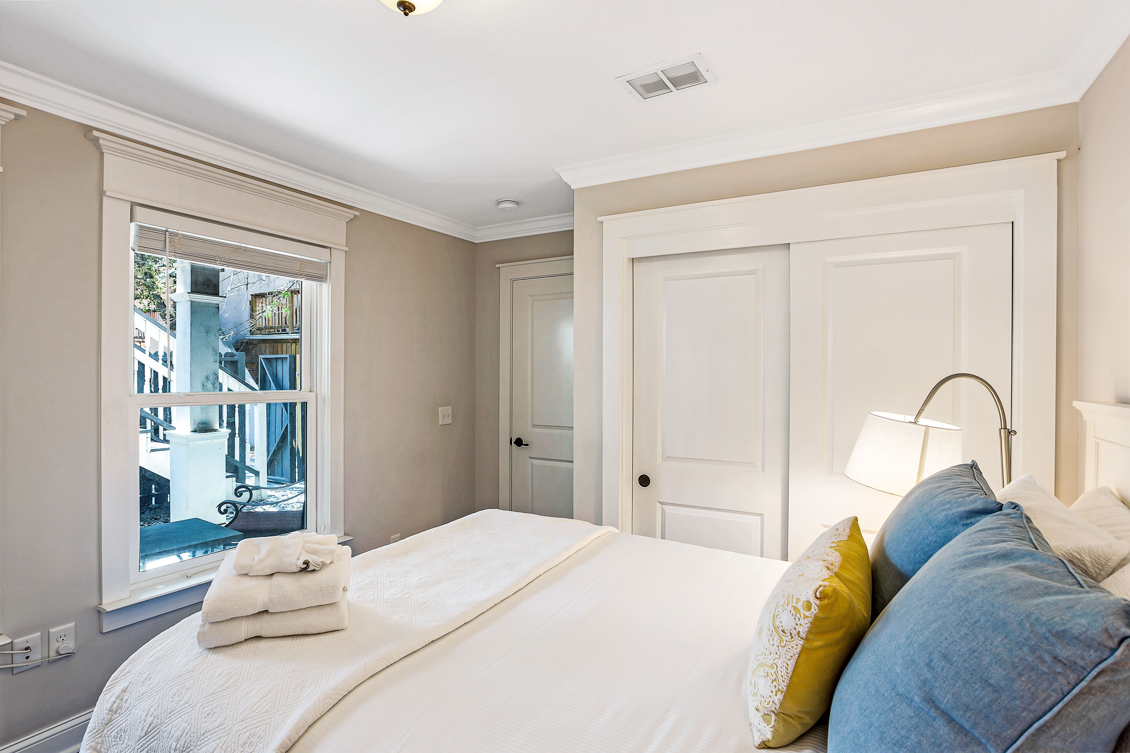 4 camere, ferro/asse da stiro, Wi-Fi gratuito, lenzuola