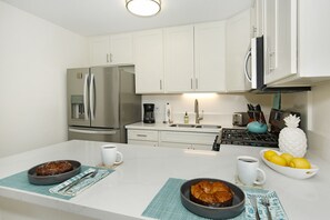 Fridge, microwave, oven, coffee/tea maker