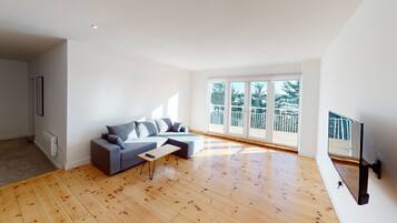 Apartment | Living area | Smart TV