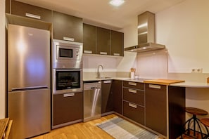 Fridge, microwave, oven, stovetop