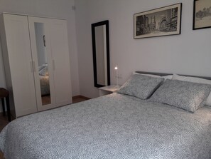 1 chambre, fer et planche à repasser, Wi-Fi gratuit, draps fournis