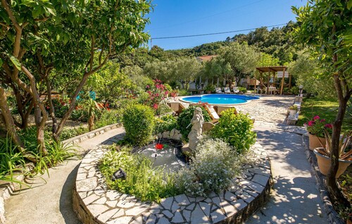 Nice apartment in Mundanije