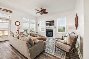 Televisión y oficina 