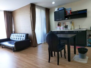 Apartamento Deluxe, 1 cama de matrimonio, accesible para personas con discapacidad | Cocina básica privada | Microondas, hervidor eléctrico, tostadora y arrocera