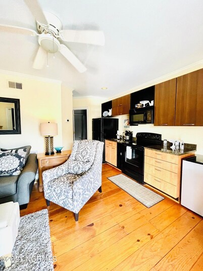 Prime downtown location, luxury condo getaway 