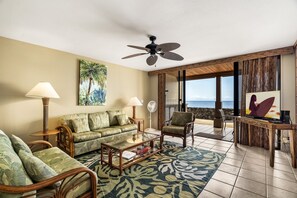 TV - KKSR#5103 DIRECT OCEANFRONT, GROUND FLOOR, REMODELED, AIR CONDITIONING! (Kailua Kona)
