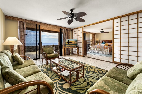 2 bedrooms, iron/ironing board, free WiFi, bed sheets - KKSR#5103 DIRECT OCEANFRONT, GROUND FLOOR, REMODELED, AIR CONDITIONING! (Kailua Kona)