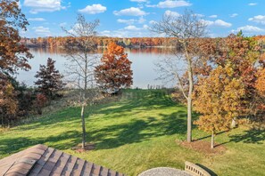 Property grounds - Brand New 2021 4 BR + den Lake House minutes to world class golf. (Nekoosa)