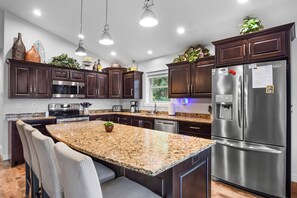 Fridge, microwave, oven, stovetop - Brand New 2021 4 BR + den Lake House minutes to world class golf. (Nekoosa)
