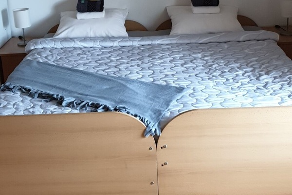 Studio | 2 bedrooms, iron/ironing board, WiFi (free), bed sheets