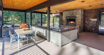 6,200sqft Dream Mountain Home + Fall Savings 3+ Nights