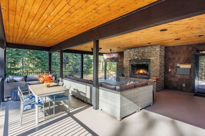 6,200sqft Dream Mountain Home + Fall Savings 3+ Nights