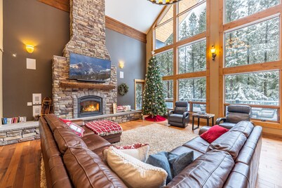 6,200sqft 7BD Dream Mountain Cabin for Family Time | 1PM Check In/Out
