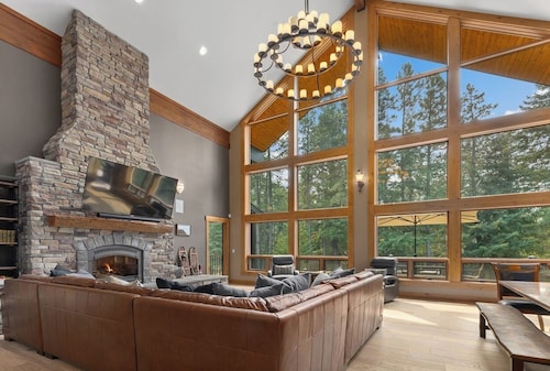 6,200sqft 7BD Dream Mountain Cabin for Family Time | 1PM Check In/Out