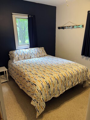 4 bedrooms, desk, travel cot, WiFi