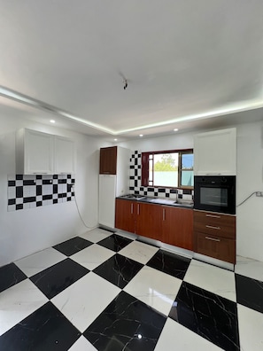 House | Private kitchen | Fridge, microwave, oven, stovetop - Charming 4-bed House in Kokrobite (Kokrobite)