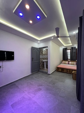 House | 4 bedrooms, iron/ironing board, free WiFi, bed sheets - Charming 4-bed House in Kokrobite (Kokrobite)