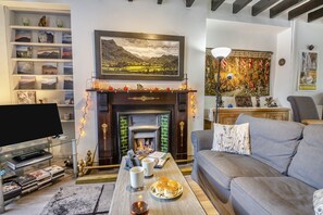 TV, fireplace