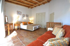 4 Schlafzimmer, Zimmersafe, Bügeleisen/Bügelbrett, kostenloses WLAN