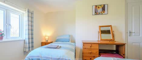 3 bedrooms, WiFi (free), bed sheets