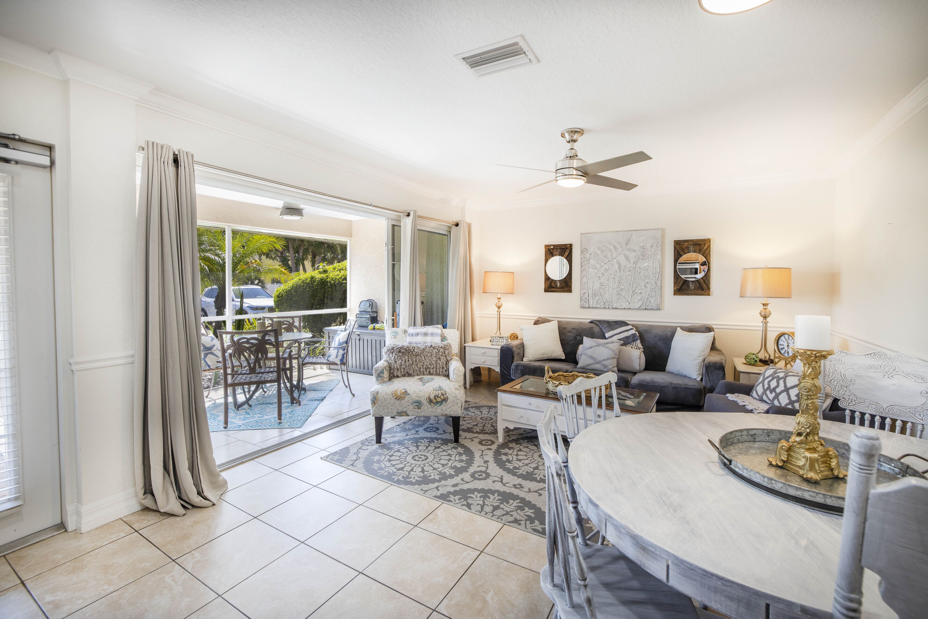 The Village Breeze 6BR with heated Pool, near Beach, 250ft to Siesta Key Village!