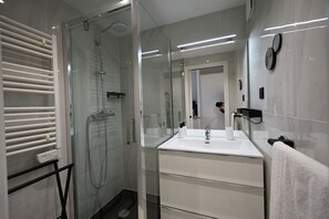 Shower, hair dryer, towels, toilet paper