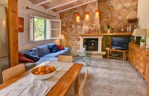 TV, fireplace, DVD player, ping pong - Charming Finca Daniel with Pool in a Quiet Location, Near Cala D'Or, A/C, Wi-Fi (Calonge)