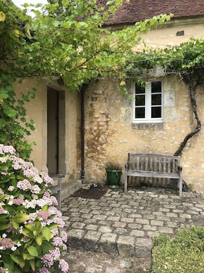 Exterior detail - 14-person family home in Perche with heated pool and tennis court (Rémalard-en-Perche)