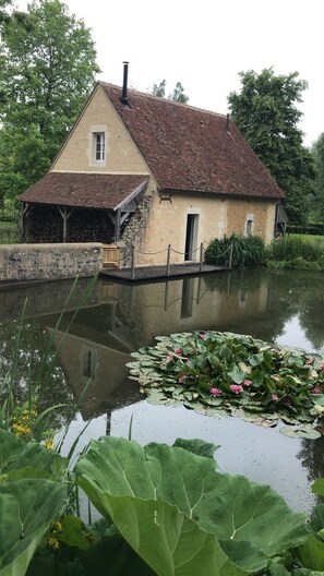 Property grounds - 14-person family home in Perche with heated pool and tennis court (Rémalard-en-Perche)