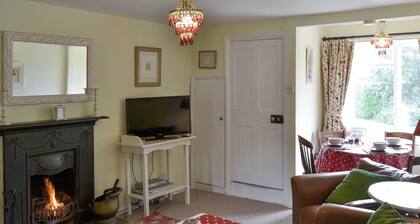 Hollyhock Cottage -UK33553