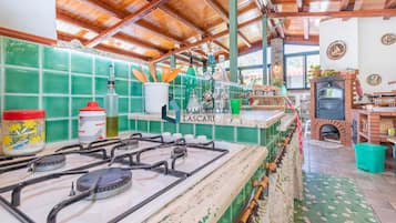 Réfrigérateur, plaque de cuisson, cafetiÚre/bouilloire