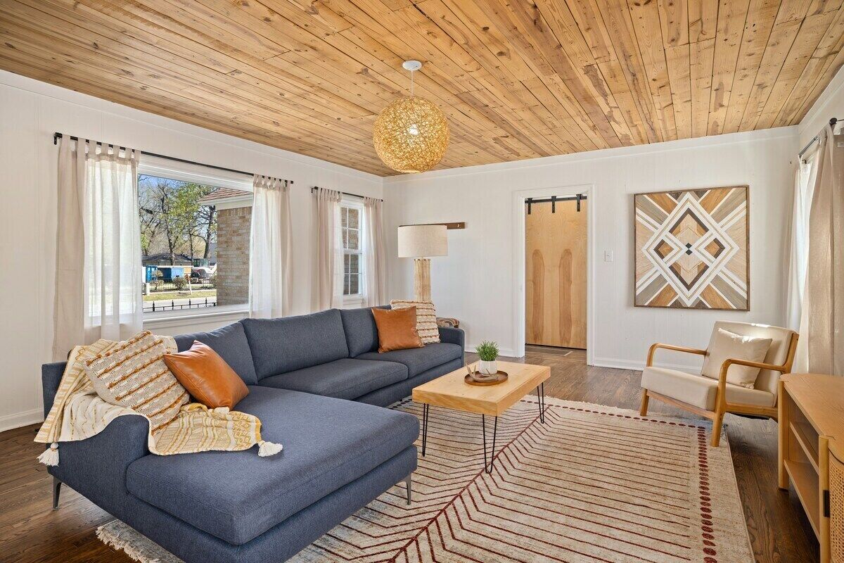 Televisión y oficina 