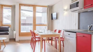 Jääkaappi, mikroaaltouuni, astianpesukone