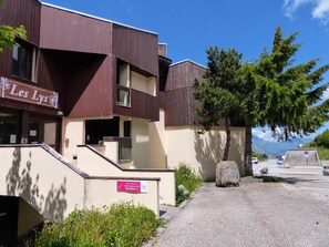 Exterior - travelski home select - Résidence Les Lys - Studio 3 personnes vue pistes B (Les Menuires)