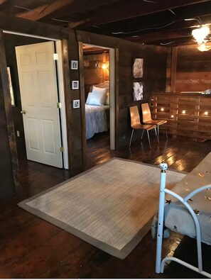 3 bedrooms, iron/ironing board, free WiFi, bed sheets - The General's Hideaway near Gettysburg Battlefields, Wineries, Skiing & Hiking less than a mile from the Cashtown Inn (Orrtanna)