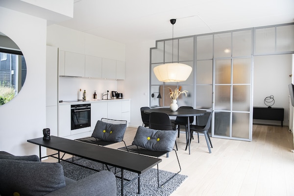 2 bedroom apartment | Opholdsområde | 43-tommers smart-tv med digitale kanaler, tv, Netflix