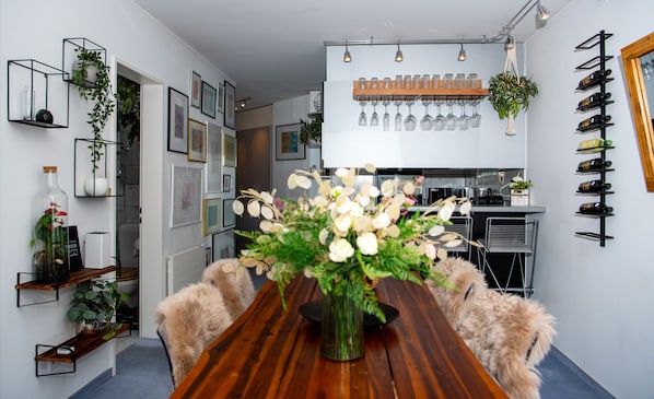 Dining - Central location! Modern and secret apartment. (Davos Platz)