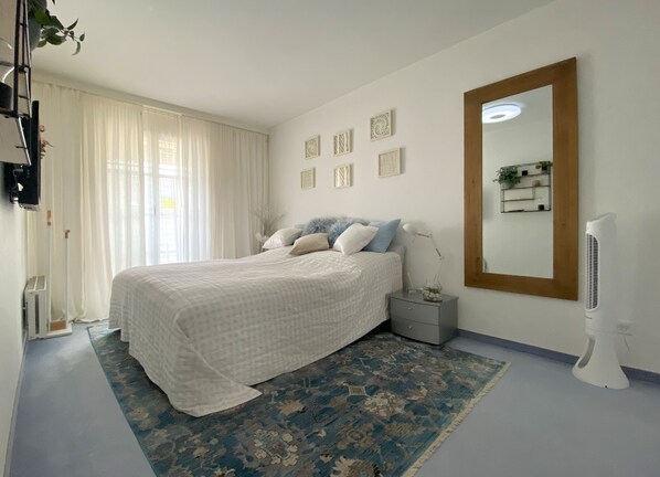 2 chambres, fer et planche à repasser, Wi-Fi gratuit, draps fournis