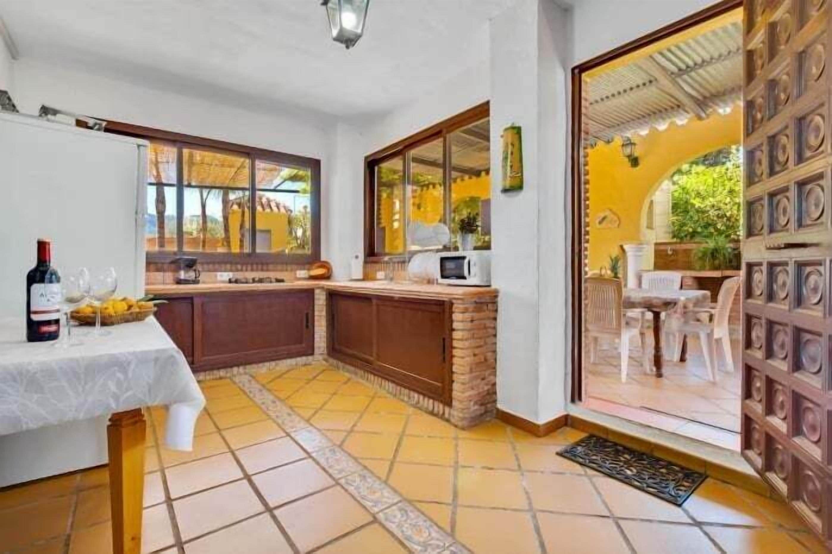 Réfrigérateur, micro-ondes, four, lave-vaisselle