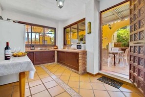 Réfrigérateur, micro-ondes, four, lave-vaisselle