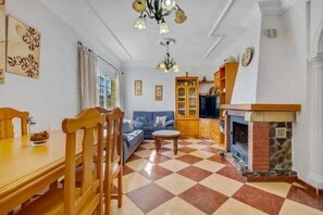 Televisión, chimenea y tenis de mesa 