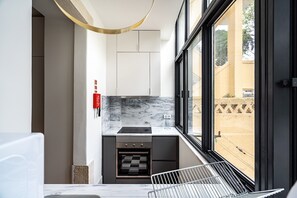 Fridge, microwave, oven, stovetop - Cilantro Apartment, Wifi, Terrace !New! (Lisboa)