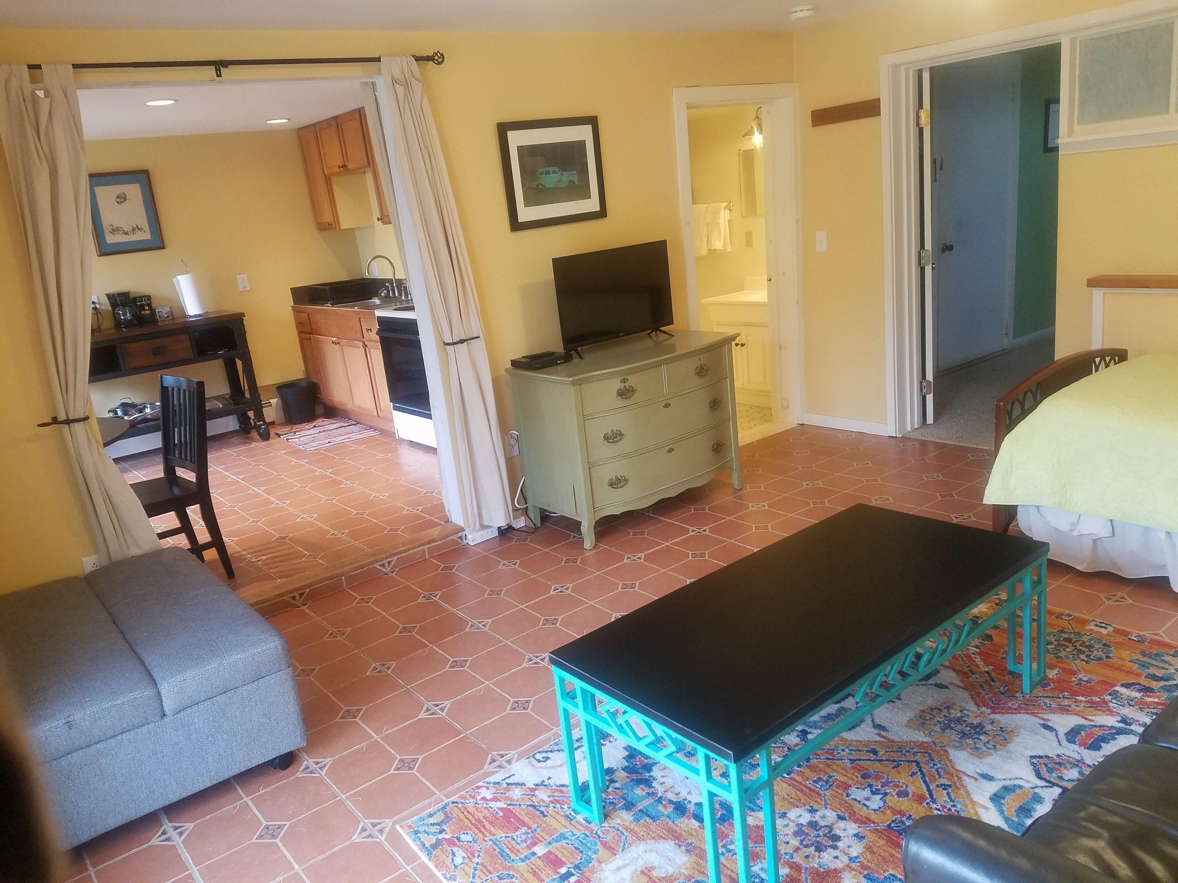 Family Room, 2 bdrm suite with garden grounds & Lake Champlain Valley location!