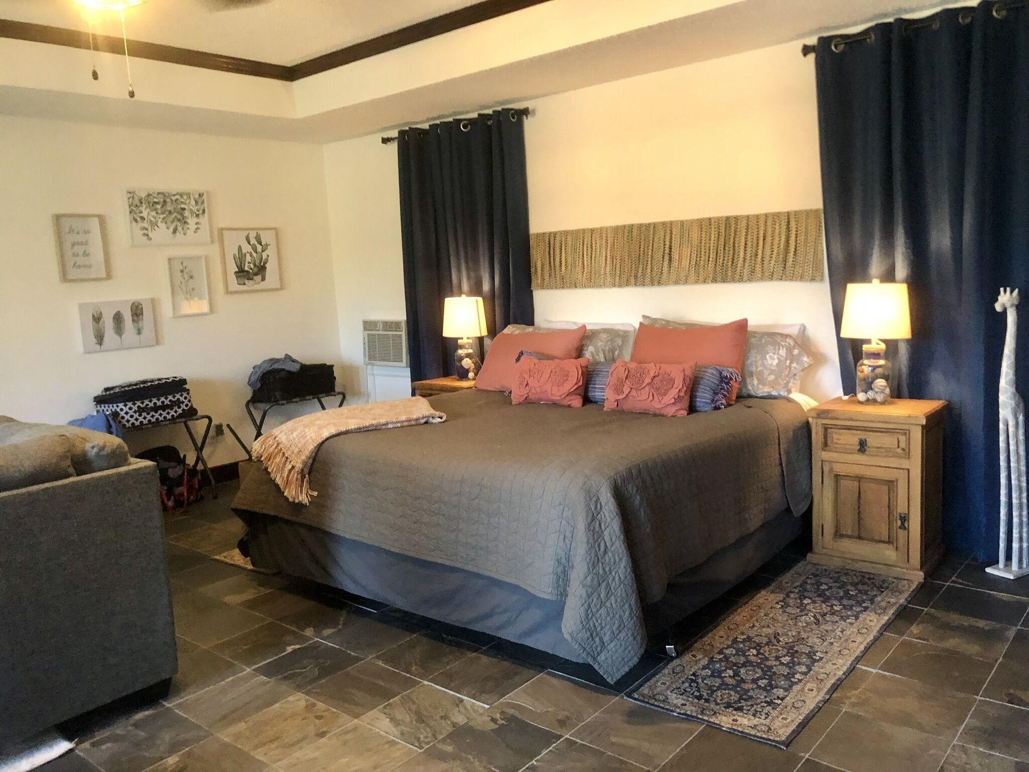 5 bedrooms, free WiFi, bed sheets