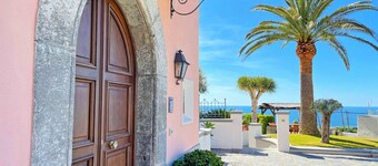 PRIVATE VILLA TITINA: exclusive sea view Villa with 3 private apartments